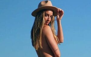 Chelsea Green Stops Traffic In Nothing But A Hat