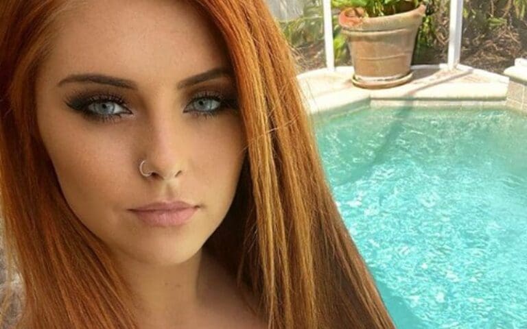 Brandi Lauren Shows Off For Her 'Fit Fam' In Revealing Selfie Drop