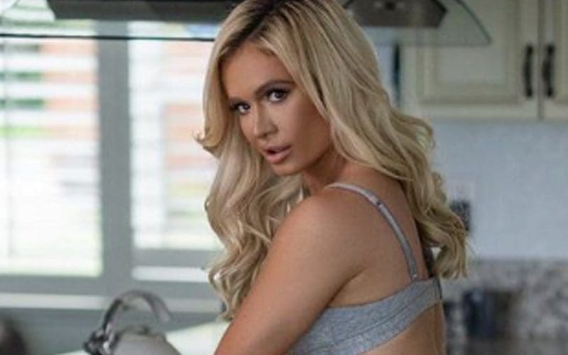 Scarlett Bordeaux Drops Another Smoking Underwear Kitchen Photo