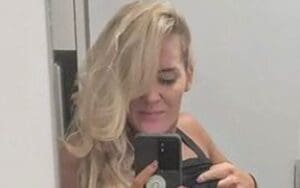 Lacey Evans Shows Off Her Ripped Abs In Gorgeous Mirror Selfie Photo Drop