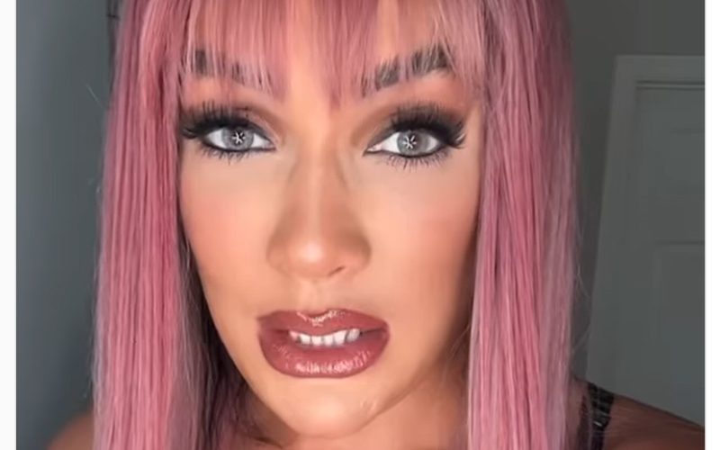 800px x 500px - Nia Jax Debuts New Look With Pink Hair