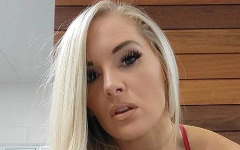 Lacey Evans Shows Off Her New Hair In Revealing Photo Drop