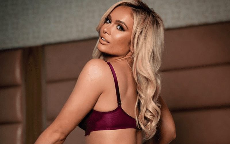 Scarlett Bordeaux Says ‘Timing Is Everything’ In Epic Lingerie Photo Drop