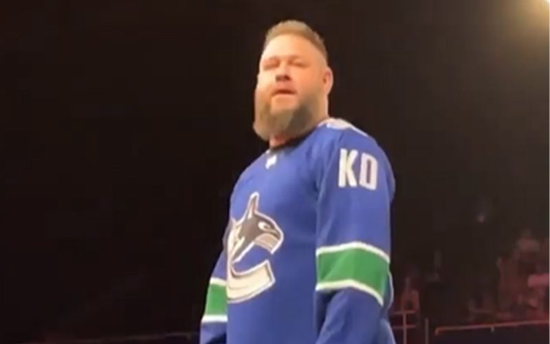 Kevin Owens Gets Big Pop Repping The Canucks In Vancouver During WWE Live Event