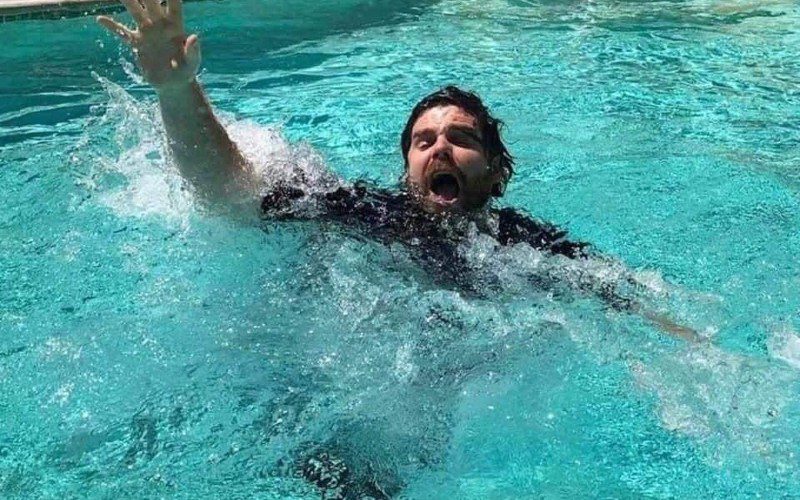Joey Ryan’s Cat Has Classic Reaction To Fake Drowning Stunt