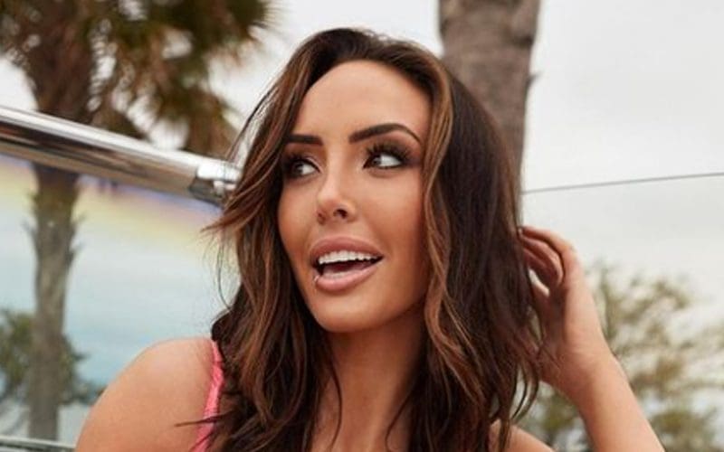 Cassie Lee Dazzles in Jaw-Dropping Lingerie Photograph - Newsnsite