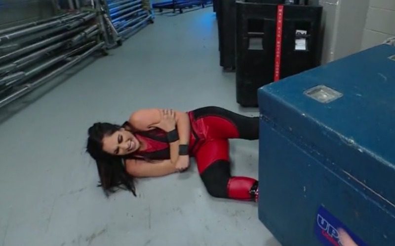 Shayna Baszler & Ronda Rousey Destroy Raquel Rodriquez During WWE SmackDown