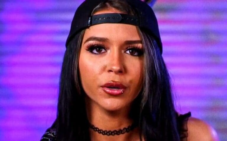 Cora Jade Demands That Men Stop Helping Women at the Gym