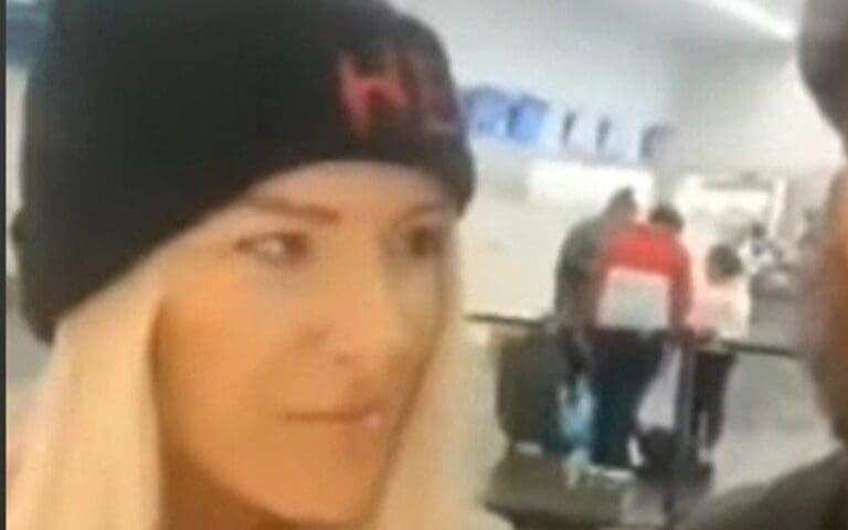 Lacey Evans Has An Unsettling Interaction With A Creepy Fan