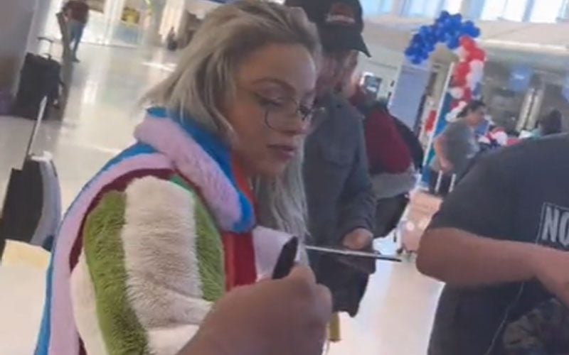 Liv Morgan Seen Signing Tons Of Autographs At Airport After Rey Mysterio Video Went Viral