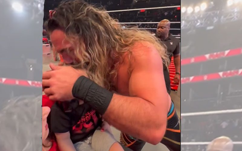 Seth Rollins Kisses Young Fan At Ringside After WWE RAW