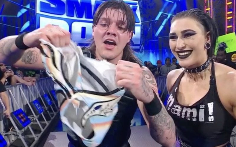 Dominik Mysterio Rips Up Rey Mysterio’s Mask During WWE SmackDown