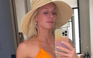 Charlotte Flair Is Passing The Sunscreen In Breathtaking Mirror Selfie Drop Charlotte Flair Is Passing The Sunscreen In Breathtaking Mirror Selfie Drop