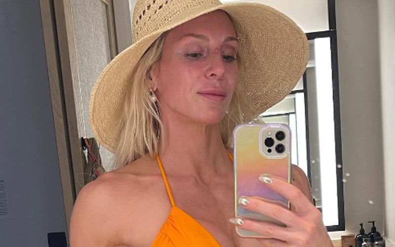 Charlotte Flair Is Passing The Sunscreen In Breathtaking Mirror Selfie Drop