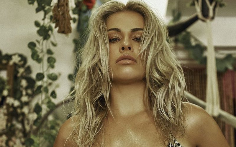 Paige VanZant Is All She Has In Eye-Popping Photo Drop