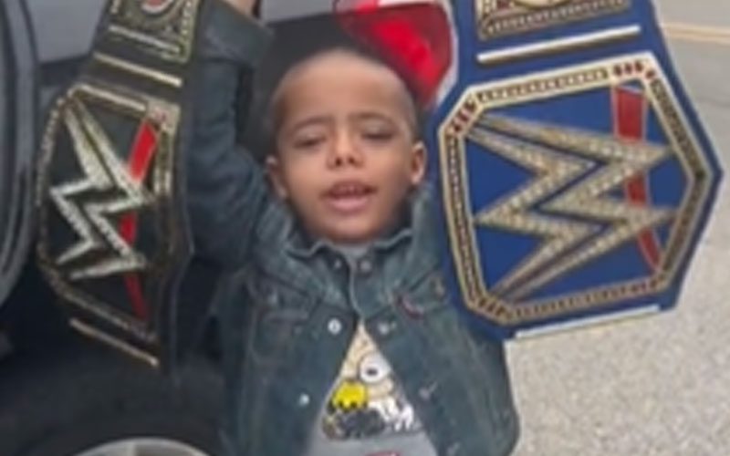 Roman Reigns Reacts To Young Fan Demanding To Be Acknowledged