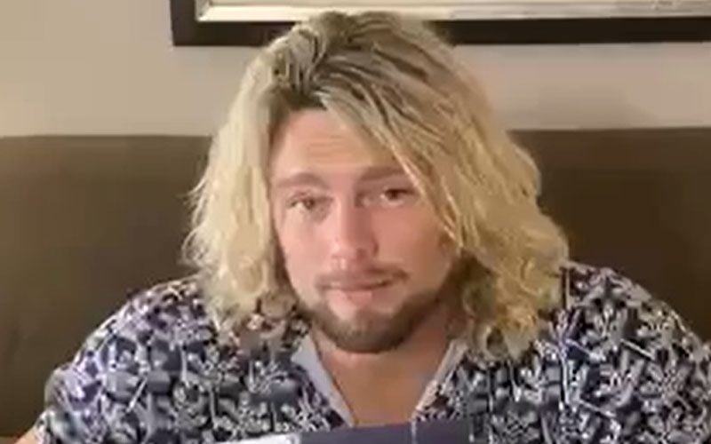 Kenny Omega Takes Shot At Seth Rollins For Not Being Able To 'Break The  Internet'