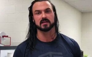 Drew McIntyre Explains How He Deals With People Hanging Out at Airports Waiting for Autographs