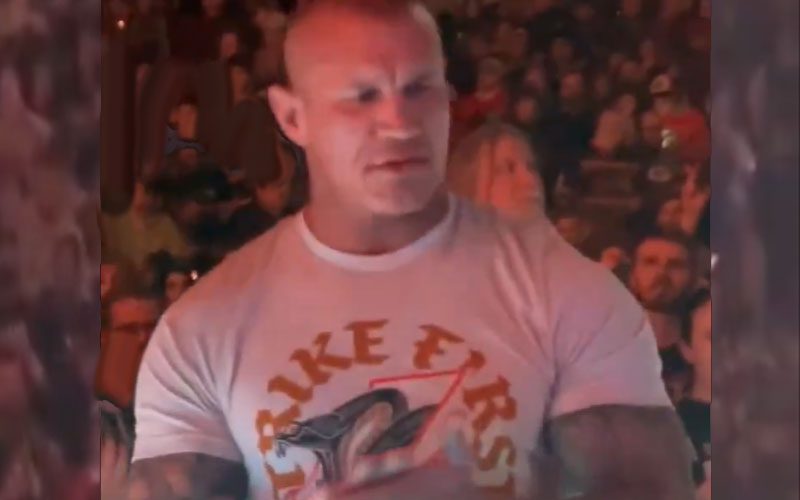 Randy Orton Shown In Fan Video Wasting Time During Commercial Break On 12/16 WWE SmackDown