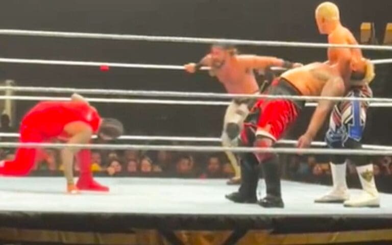 Seth Rollins Makes In-Ring Return During WWE Live Event