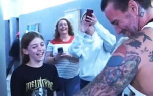 CM Punk Autographs 'CM Poop' Fan Sign After 4/29 WWE RAW