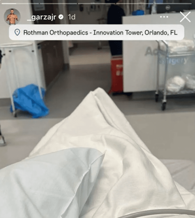 angel-garza-underwent-successful-arm-surgery-recently-31
