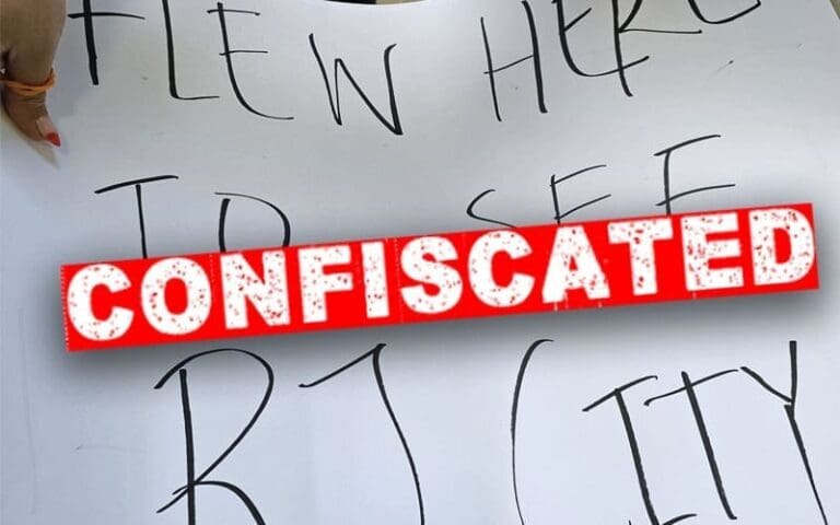 Fan's Signs Confiscated Before AEW Grand Slam: Australia