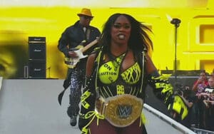 Naomi’s Dad Rocks Live SummerSlam Entrance Before Women’s World Title Defense