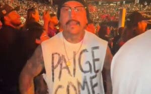 Fan Wears “Paige Come Home” Shirt on Raw After WWE Confiscates His Signs