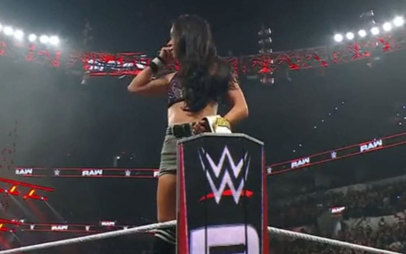 AJ Lee Overcomes Bayley To Retain Women’s IC Title During 3/16 WWE RAW