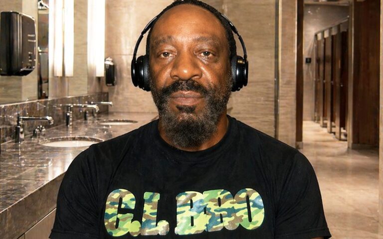 Booker T Claims Fans Followed And Filmed Him In Bathroom During WrestleMania Week