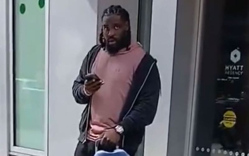 Oba Femi Harassed By Autograph Scalpers Outside of Hotel