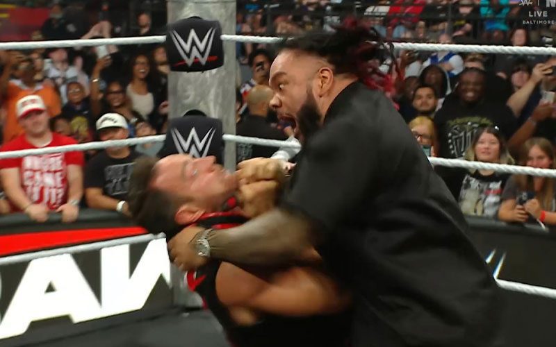 Jacob Fatu Chokes Out LA Knight With Tongan Death Grip on June 15 WWE RAW
